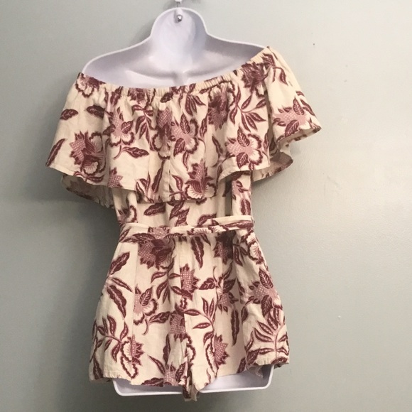 ASTR The Label Off-Shoulder Floral Romper - Picture 8 of 16